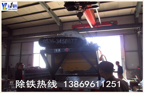 2.草莓视频污污污下载磁电专业生产各种设备 草莓视频色板下载,湿式磁选机,赤铁矿磁选机,褐铁矿磁选机,镜铁矿磁选机,锰矿磁选机等.拥有精良的加工设备,雄厚的科研力量,先进的工艺编排和现代化的管理,是磁选机设备定点生产企业.草莓视频污污污下载为客户提供优质的售前技术服务,认真介绍各种设备的技术特点.要求及用途,为客户提供详尽的设备配置和合理的报价,在保证质量的前提下尽量降低客户的投资成本.我厂有各类小型磁选机试验设备,可为用户免费做选矿试验.